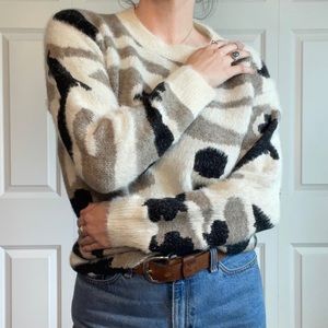 Kayla’s Armoire Soft & Fuzzy Neutral Printed Sweater Size S/M